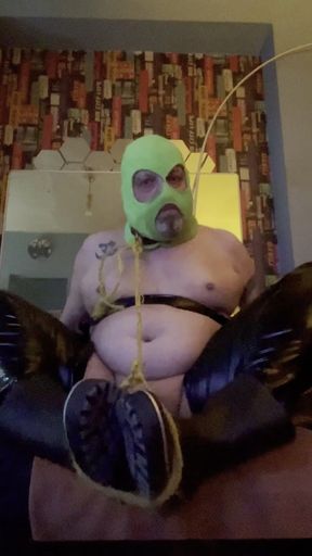 Kinky Crossdresser bondage game