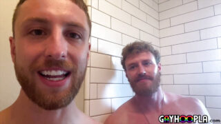 Les beaux gosses tatoués Jayden Marcos et Thomas Rosewood échangent des pipes et des coups de reins anals