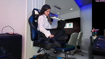 Secretary Sage Eldritch Forbidden to Pee Until Work is Done