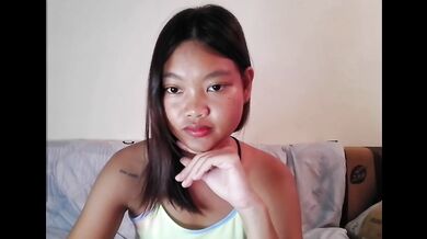Hot Thai Showing naked on Cam