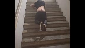 FUDI CARINHA DO GRINDR NA ESCADA DO SHOPPING