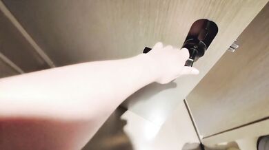 Maid Xiaotao comes to your house~ She thrusts deep into your vagina and cums inside!