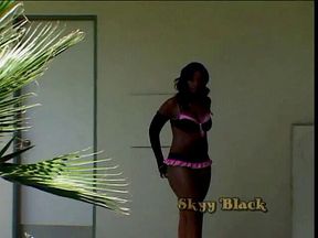 Horny nubian slut rides a monster black dong outdoors