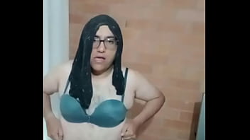 Fantasias de crossdresser: Liseth convertida en una sexy secretaria