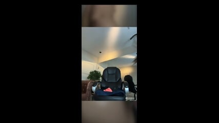 Abrindose el culito rico