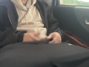 友達の車でオナニーをして座席に精子を掛けはじめるイケメン