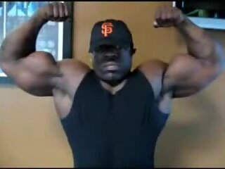 Kali Muscle Flexing