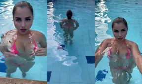Curves made for poolside posing