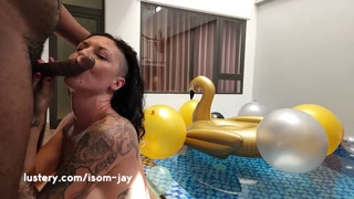 Amateur Looners Fucking With Balloons By The Pool - Lustery