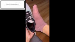 Alicejan powder before and after in tan socks shoes