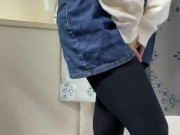 デニムミニスカートでおしがましておちびりおもらし