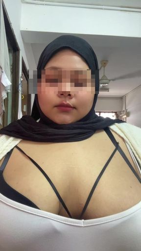 Horny hijabi massage big titty