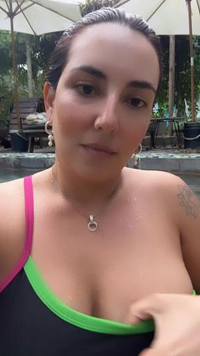 Tit at the pool