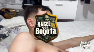 Jovem gay espanhol amador passivo recebe pau grande sem camisinha em foda quente em POV