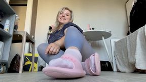 Cum on my sweaty soles!
