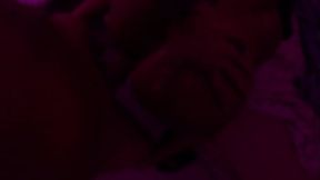 Peguei minha prima apagada celular aberto com video porno,e acordei ela do jeitinho que ela queria ser fudida