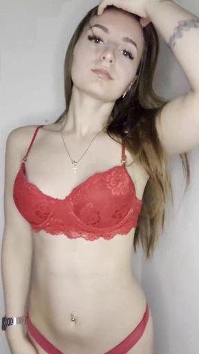Tiny teen tugs out her tits for fans on OnlyFans