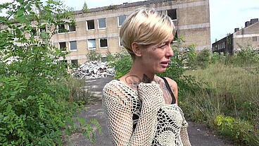 NIEMAND WIRD DICH FINDEN! Skinny-Blondine in Keller verschleppt ?