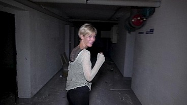 NIEMAND WIRD DICH FINDEN! Skinny-Blondine in Keller verschleppt ?