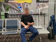 Dude wank at the airport. Risky