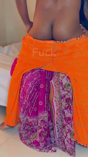 dost kee man ne apane bete ke dost ke sath adhe rat mein kiya Chudai- I fuck my Friends Sexy mom Because she was horny   Clip 1