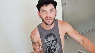 CUTIE PAYS THE TRENDY SUPERCOCK WITH HIS MOUTH AND ASS, WHILE I PARK MY HOT RIDE!