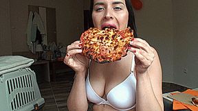 BIG MEGA EATING PIZZA !( 1280x1920 HD ) MOV