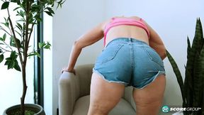 Now 62 years old, milf Elara Elis returns to show us her