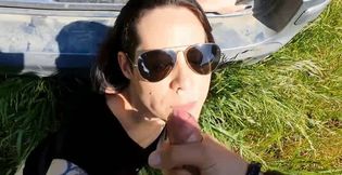 pipe et baise dans la voiture