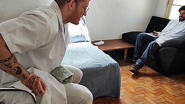 fui no ginecologista e os médicos safados me comeram tive ate squirt