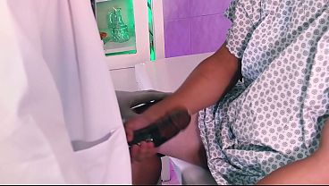 FTM vai no ginecologista e dr fode a buceta dele com seu pau enorme