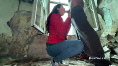 Hard fucked girlfriend in a scary abandoned house