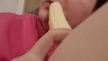 Couple Vore - I eat a banana from my friend's pussy - Exploring stomach digestion banana with Pillcam