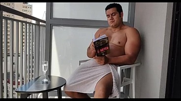 YURI GAÚCHO - Dotado mostrando o pau enquanto lê