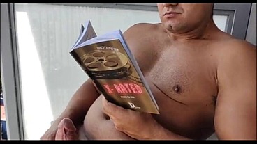 YURI GAÚCHO - Dotado mostrando o pau enquanto lê