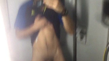 No banheiro do ônibus