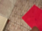 TEENIE HOLT SICH IM BADEZIMMER EINEN RUNTER MIT RIESIGEN CUMSHOT! (+STÖHNEN)