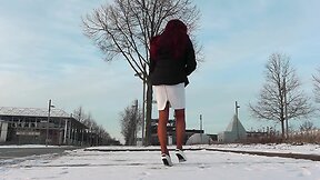 A backdoor zipper in a tight skirt: an invitation?