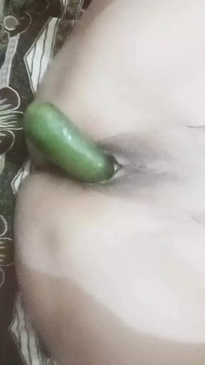 Hot Pakistani Desi girl masturbating pussy