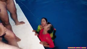 linda del sol & venom evil - car wash - gangbang 6 boys with pee