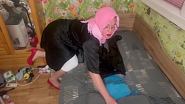 Queen in hijab feet, dance, blowjob and handjob chapter 2