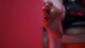 Pleasure in latex and calloused feet (4K)