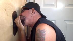 ”Soldier Gets Gloryhole Servicing”