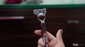 Vibrating Shave 2 - Mia Trejsi