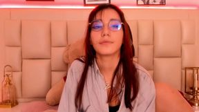 Sexy Latina redhead with a bubble butt shows off her cute body online