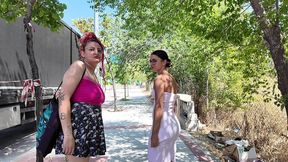 rebeca y cris flashing en publico