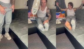 Straight Gym Guy's Muscles and Sweaty Feet Gets him Jerking Off