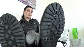 Today I&#039;m Going to Put You Over My Knee and Clean Your Boot Soles with My Tongue POV, Lady Victoria Valente