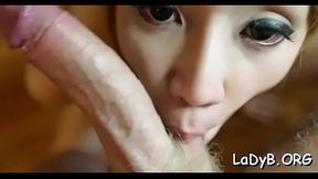 Tranny'_s wazoo gets crushed up