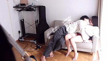 【初体験】小柄な巨乳JDが初めての手マンポルチオ開発されて何度も大量潮吹き